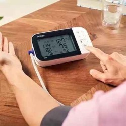 Tensiomètre électronique connecté - OMRON M7 IT